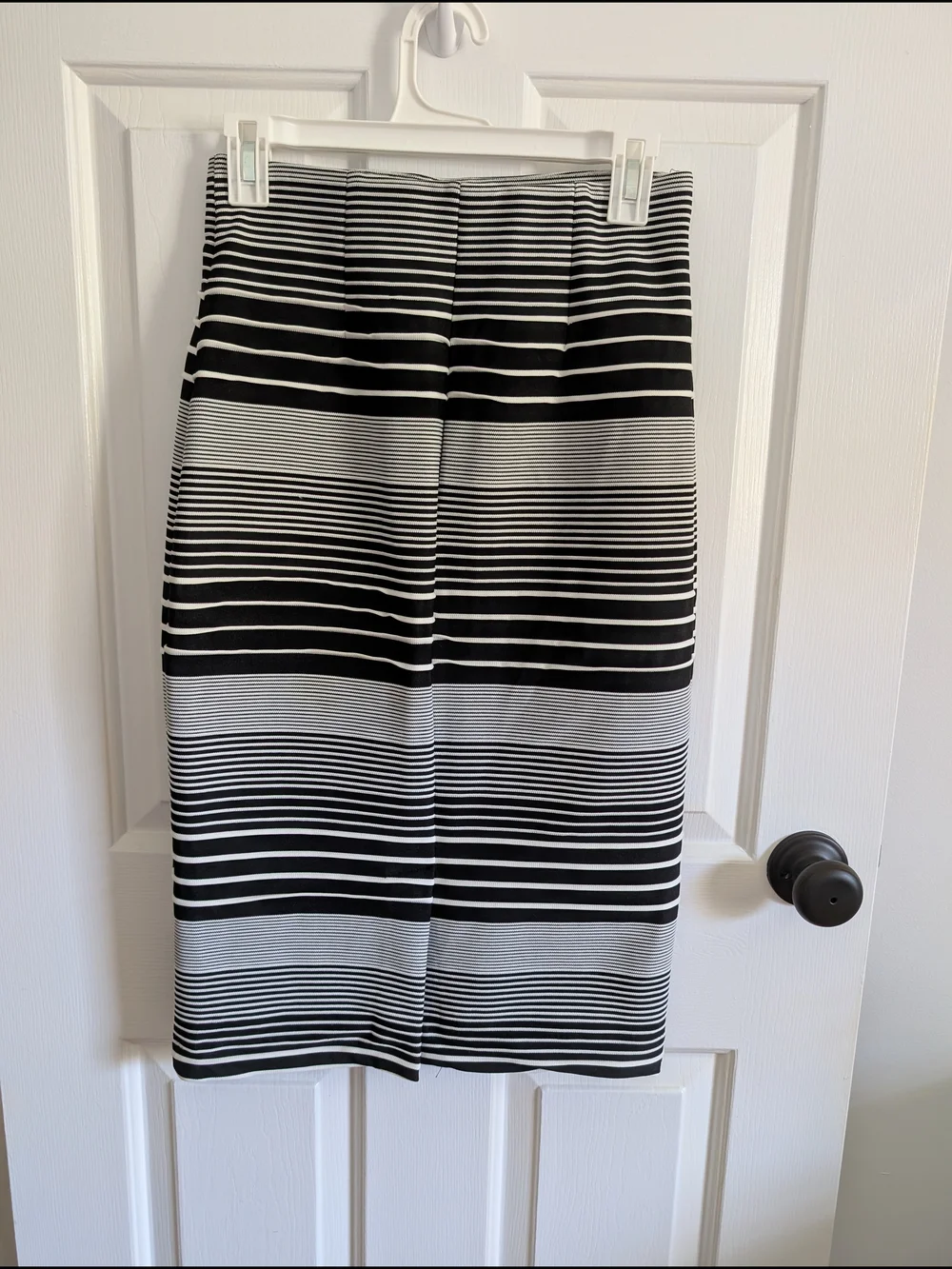 New York & Company Women's Black and White Striped Body Con Pencil Skirt XS